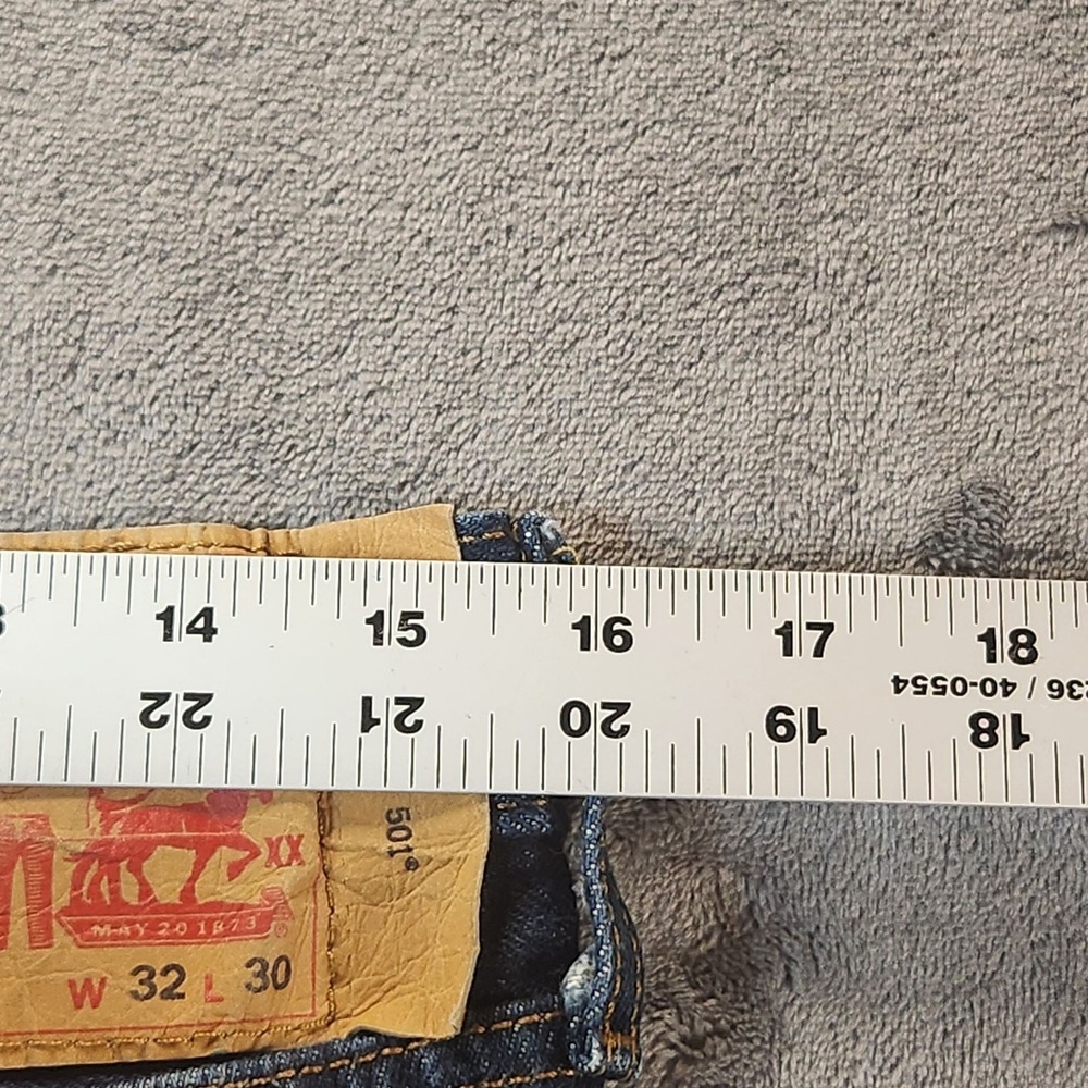 Levis 501 Jeans Mens 32x30 Blue Button Fly Straight Leg Denim Medium Wash - Picture 8 of 8